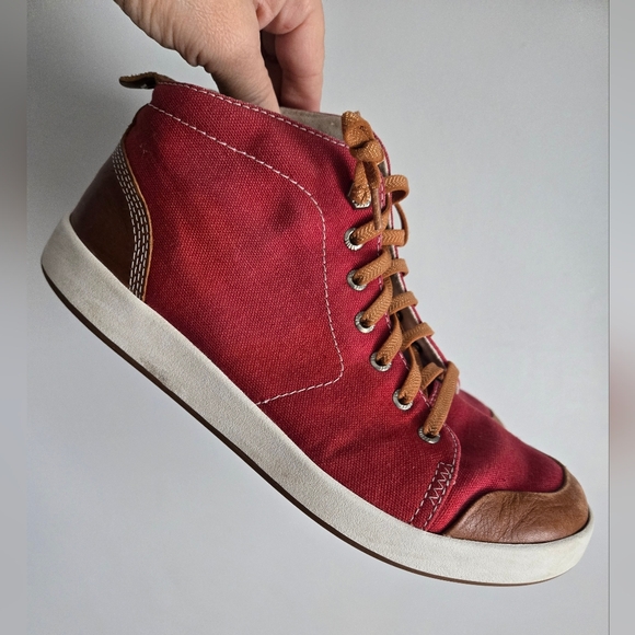 KODIAK Stylish Red High-Top Sneakers - Picture 5 of 12